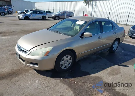 2006 Honda Accord 2.4 Lx z USA, uszkodzony, nr VIN 1HGCM56496A055110